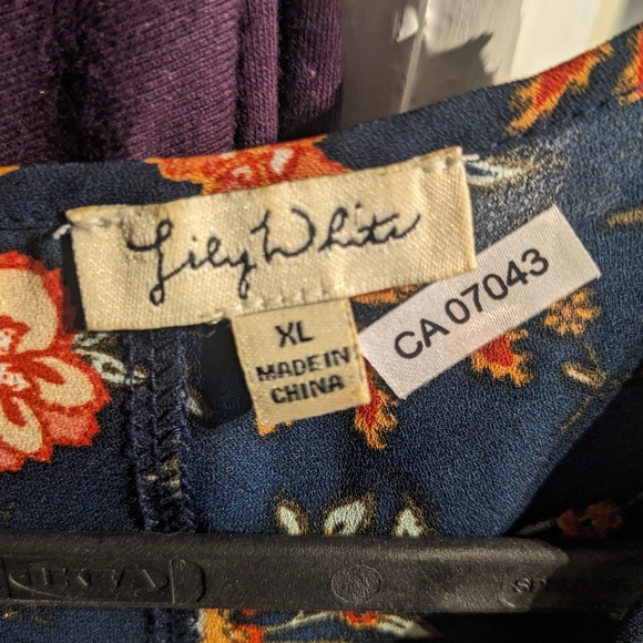 Floral blouse - Picture 2 of 3